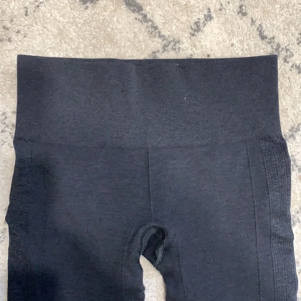 Lululemon Leggings Dark Grey - Size 4 - Picture 2 of 5
